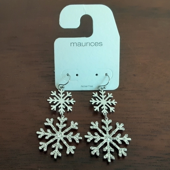 Snowflake Earrings - Picture 1 of 3